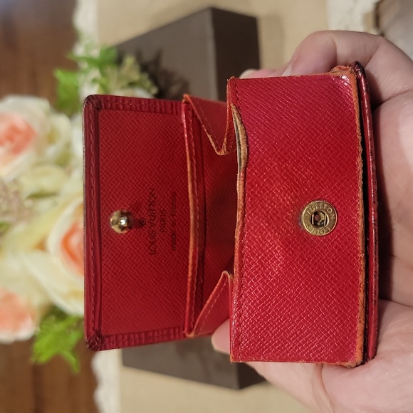 Authentic Louis Vuitton small coin case - Picture 1 of 9
